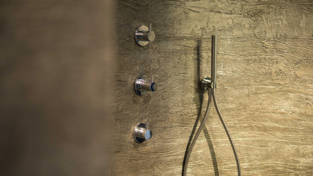 Douche afgewerkt met Cemcolori Art Collection