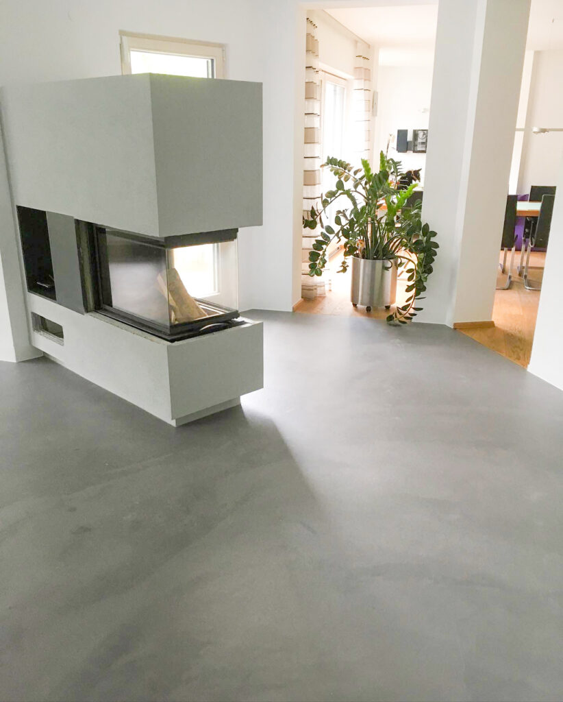 Woonkamer afgewerkt met Cemcolori Basis