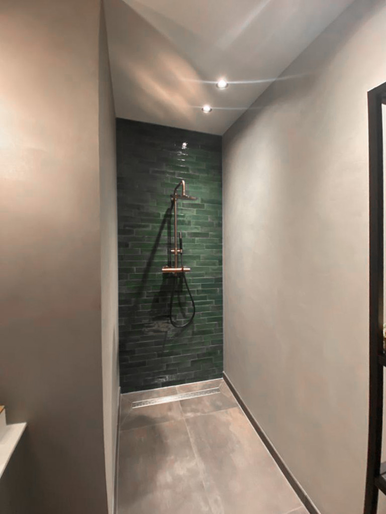Douche afgewerkt met Cemcolori LavaPox