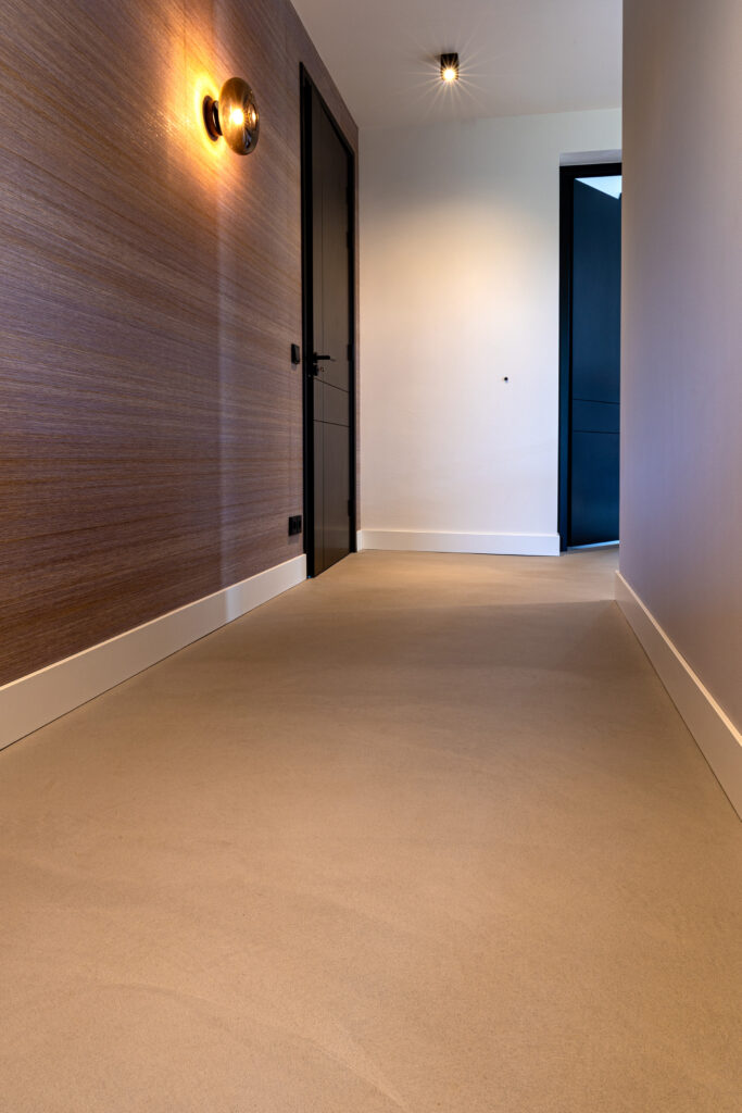 Entree en hal afgewerkt met Cemcolori LavaPox
