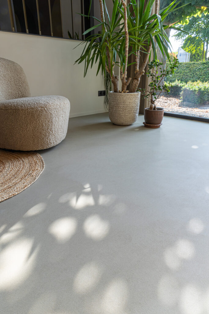 Woonkamer afgewerkt met Cemcolori LavaPox
